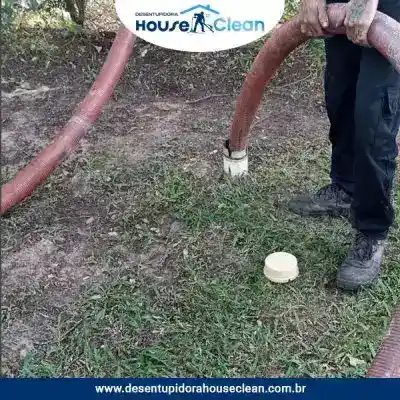 Limpeza de fossa em São Sebastião da Bela Vista, MG